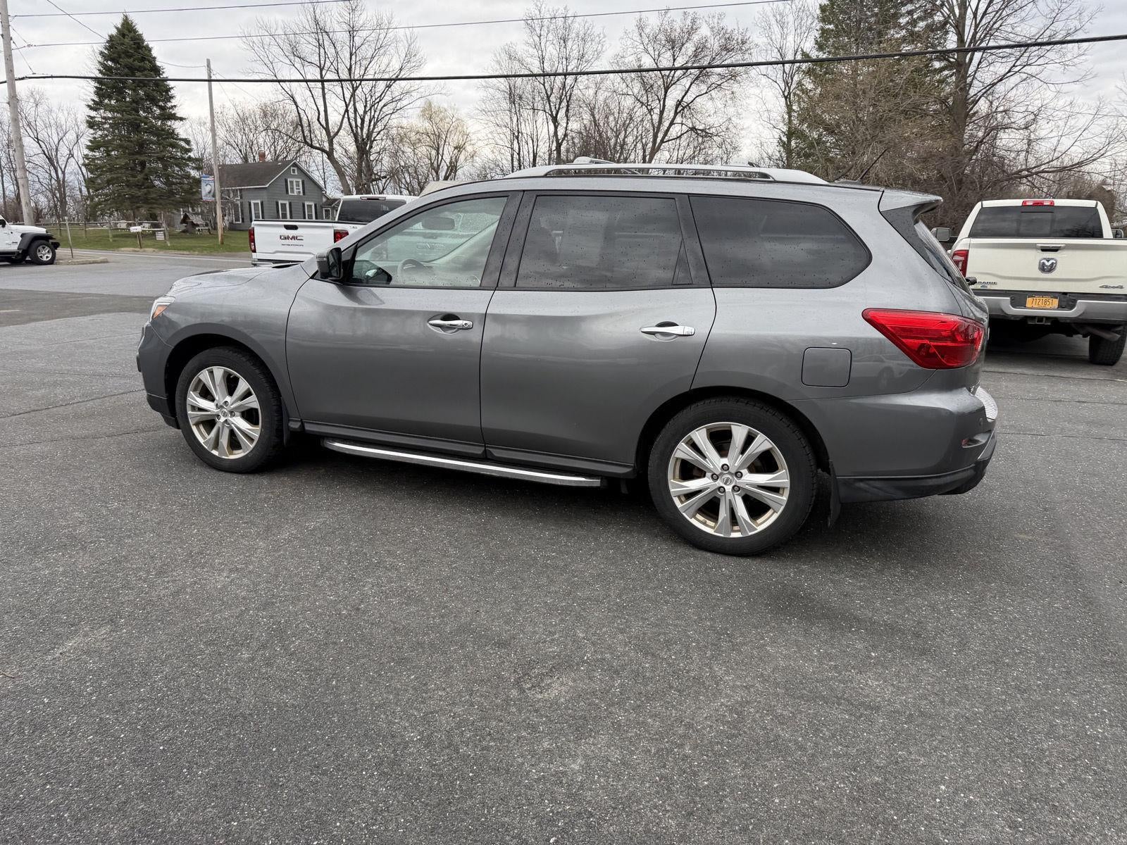 2018 Nissan Pathfinder SL