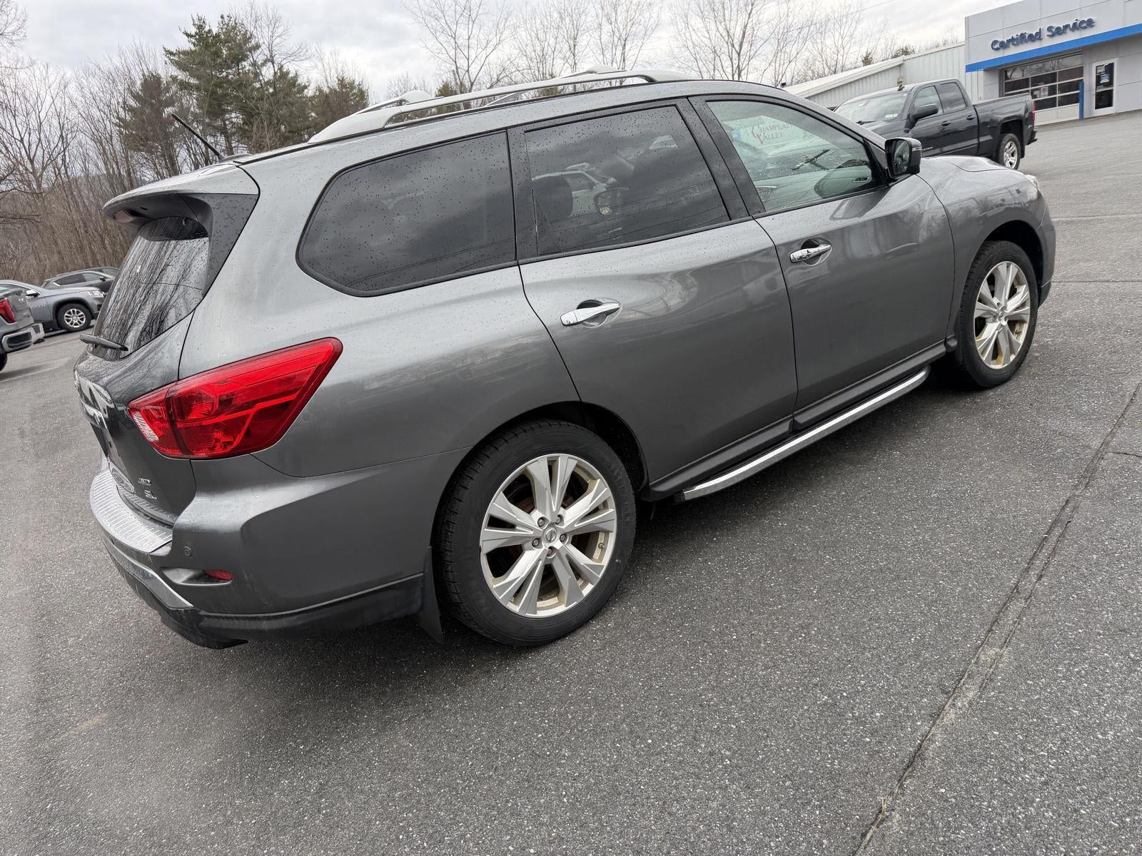 2018 Nissan Pathfinder SL