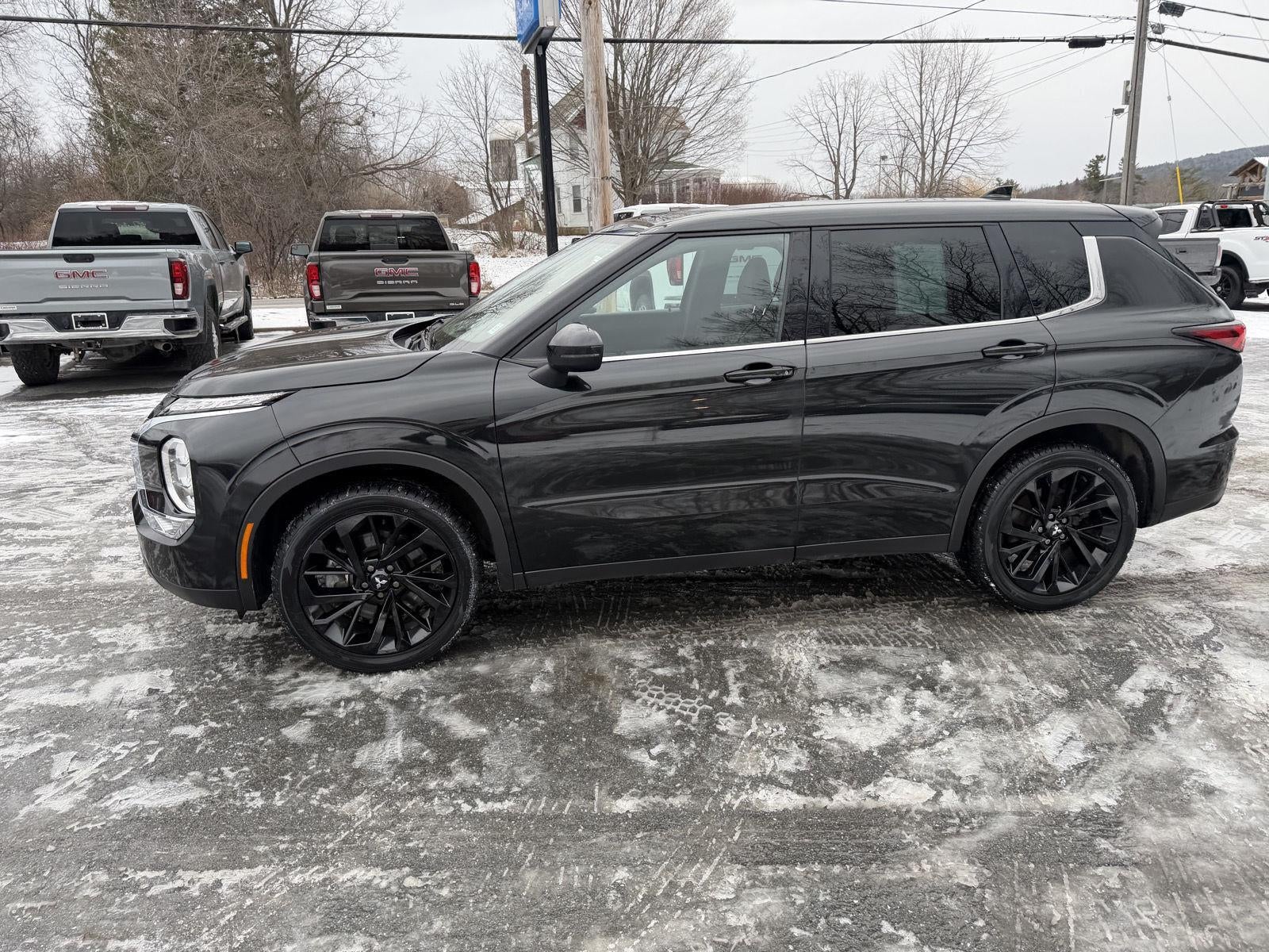 2022 Mitsubishi Outlander SE