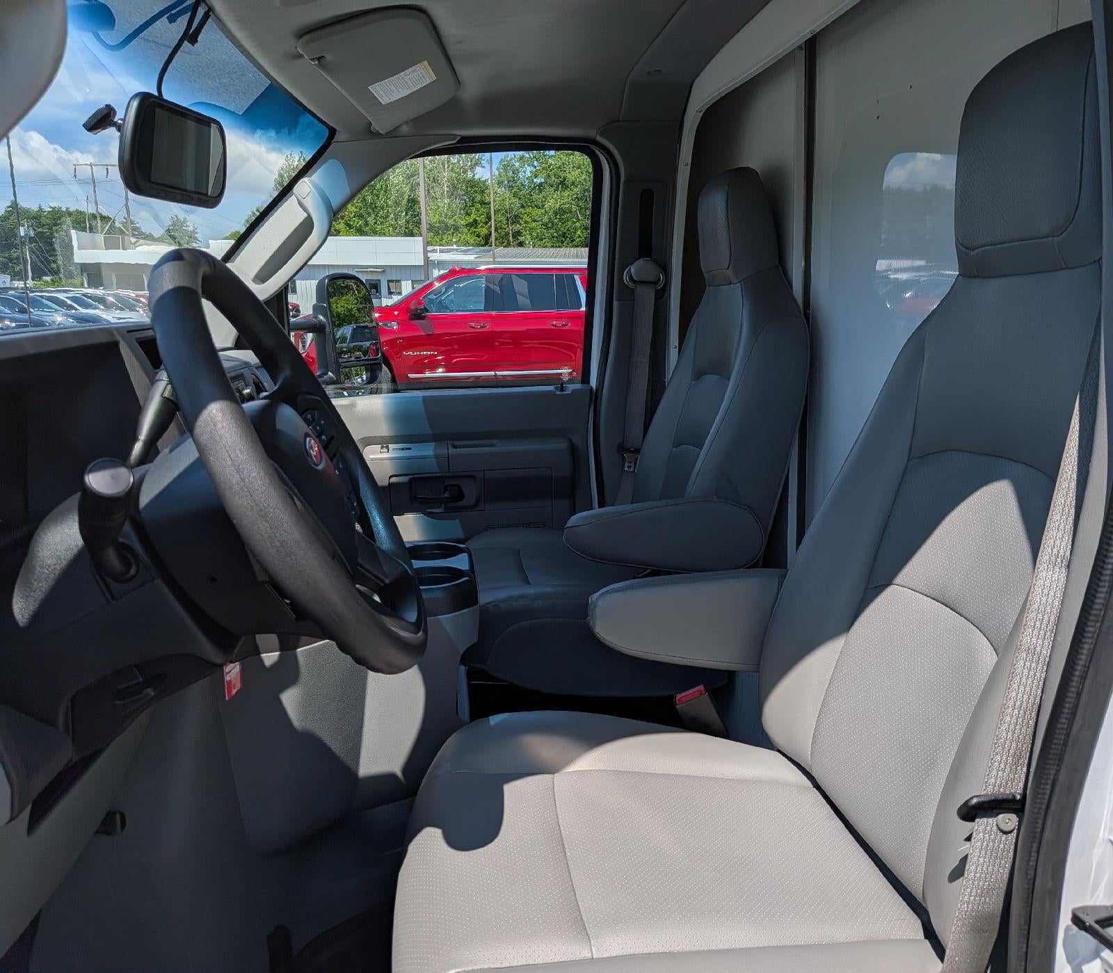 2025 Ford E-Series Cutaway E-350