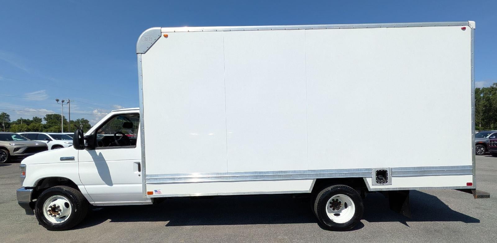 2025 Ford E-Series Cutaway E-350