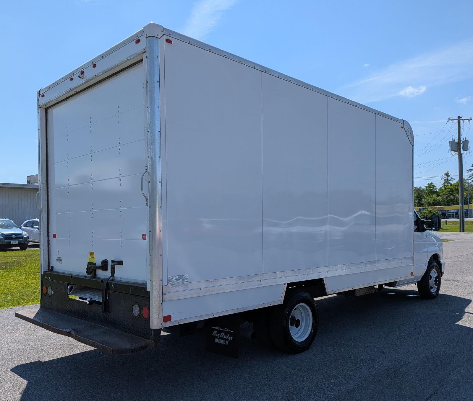 2025 Ford E-Series Cutaway E-350