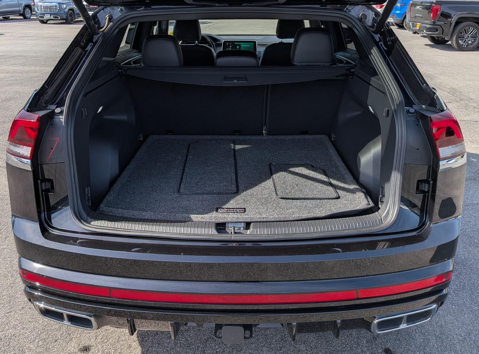 2024 Volkswagen Atlas Cross Sport 2.0T SEL R-Line
