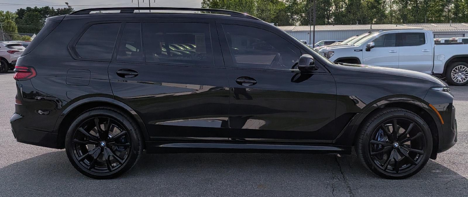 2025 BMW X7 M60i