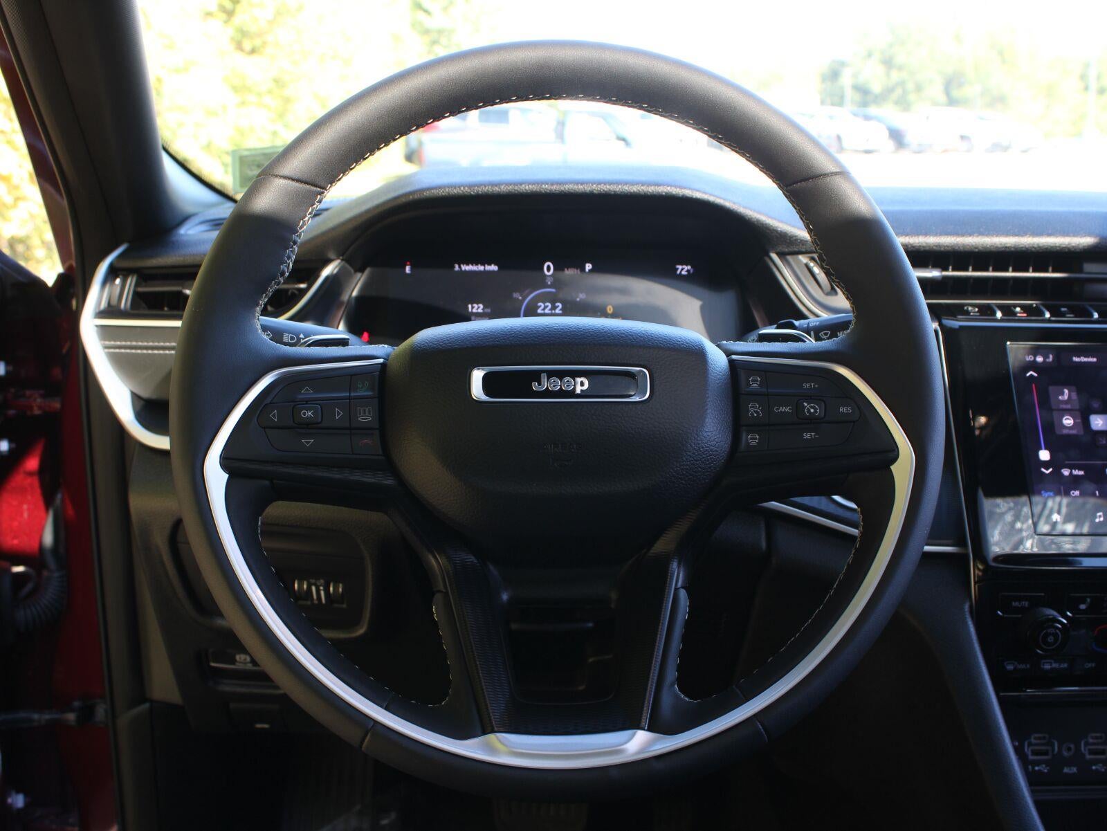 2025 Jeep Grand Cherokee Laredo - Photo 12