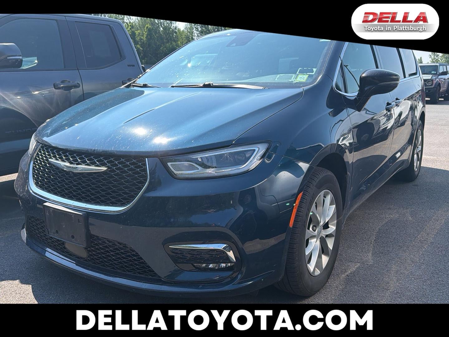 2025 Chrysler Pacifica Select AWD's photo