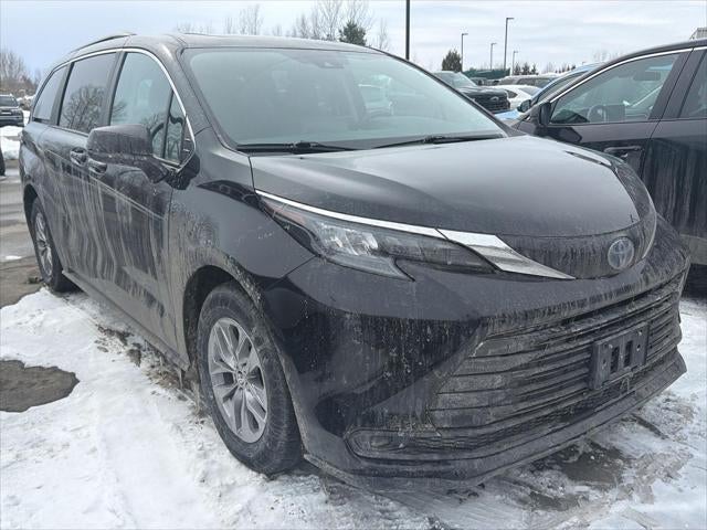 2024 Toyota Sienna LE