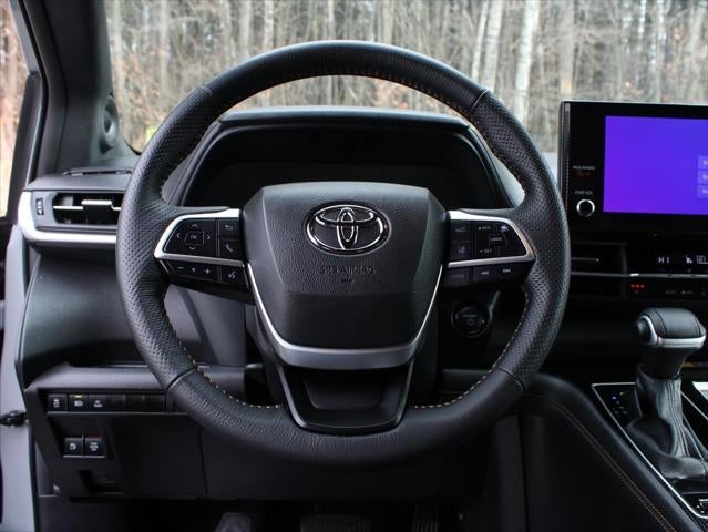 2025 Toyota Sienna Woodland Edition