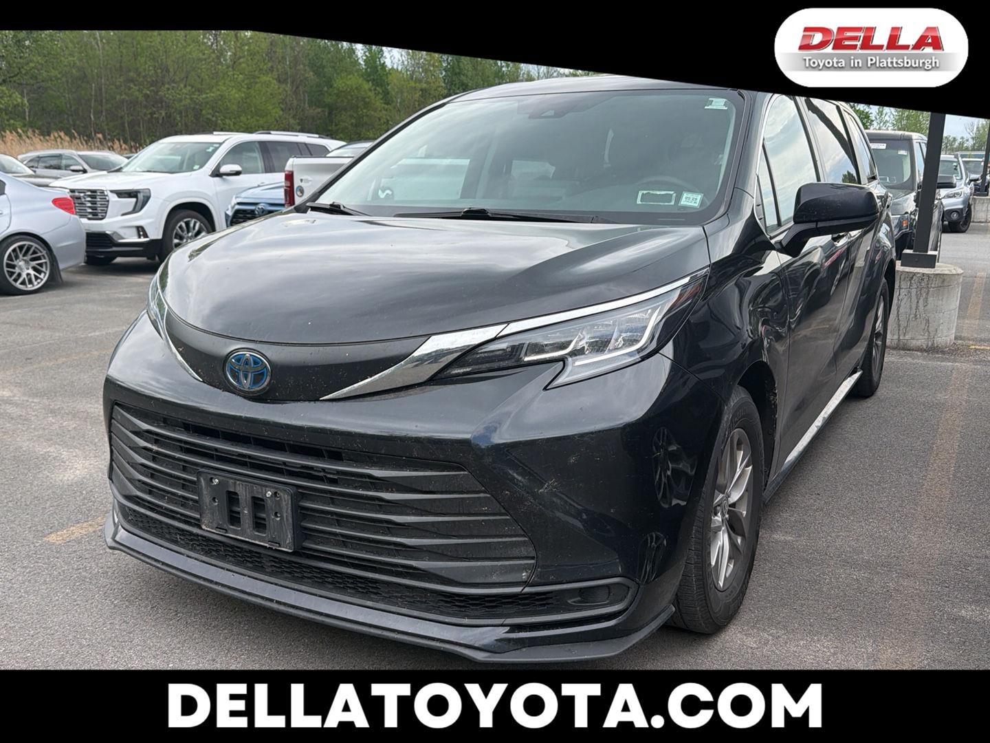 2022 Toyota Sienna LE 8-Passenger Hybrid AWD's photo