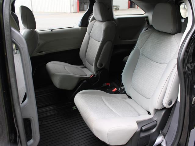 2022 Toyota Sienna LE