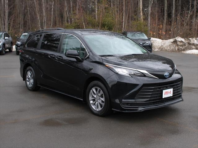 2022 Toyota Sienna LE