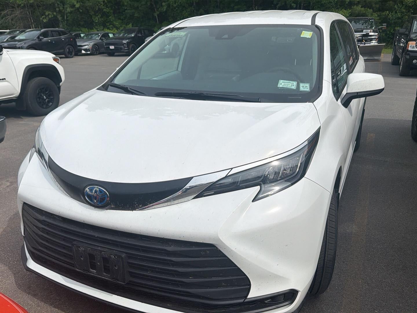 2025 Toyota Sienna LE