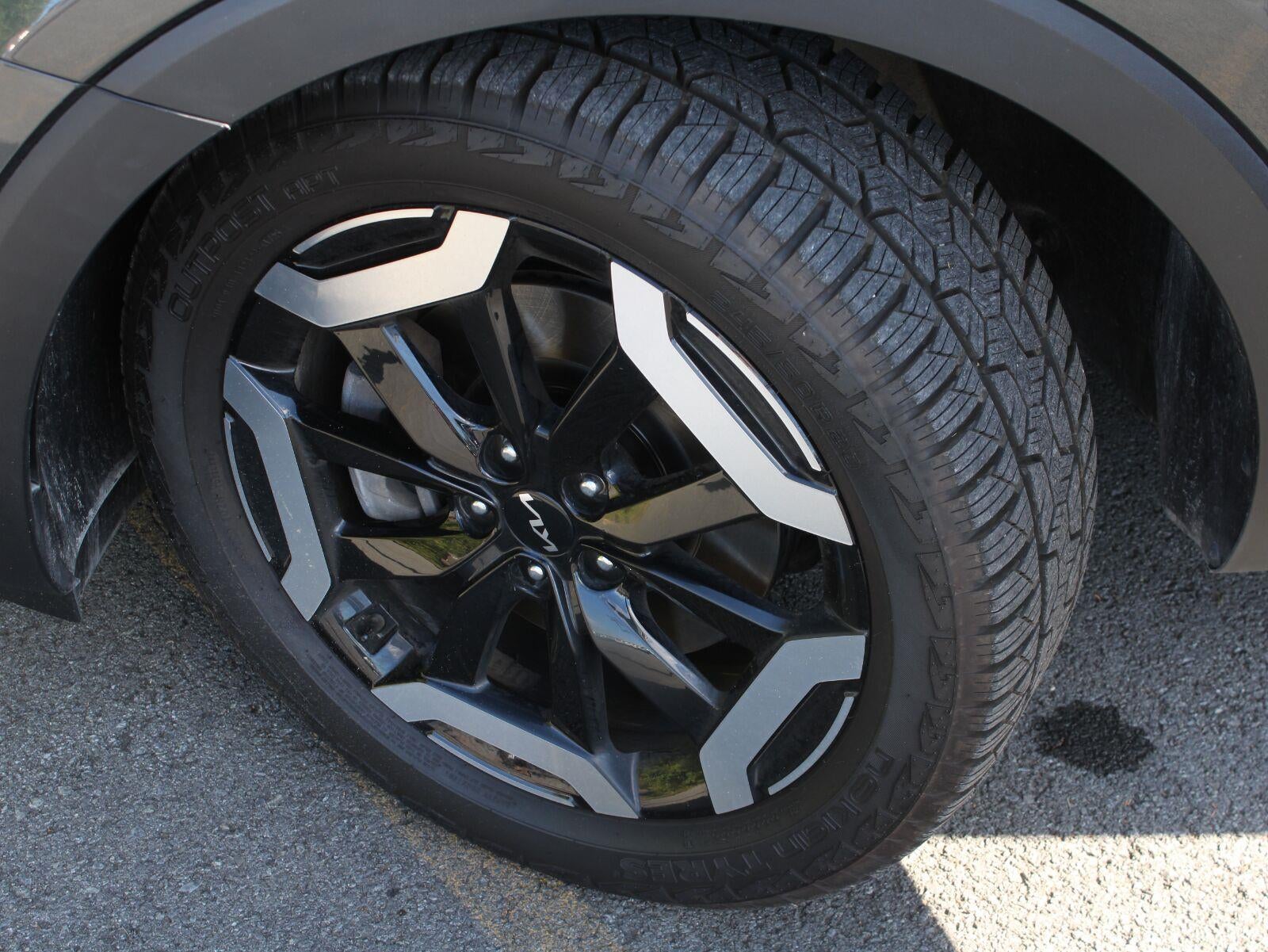 2024 Kia Telluride S - Photo 21
