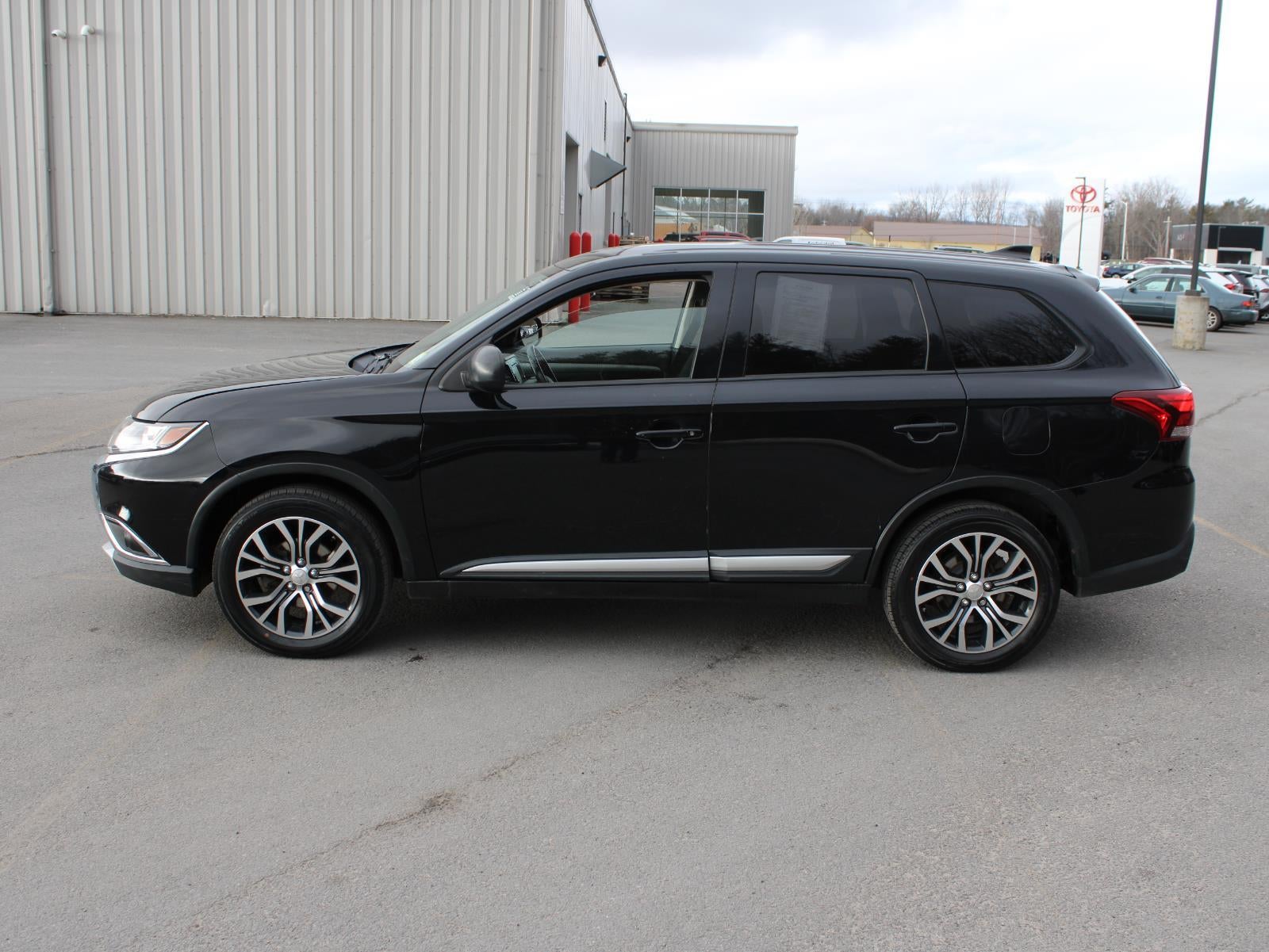 2017 Mitsubishi Outlander ES