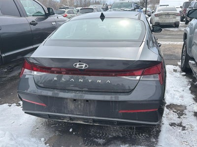 2024 Hyundai Elantra SE
