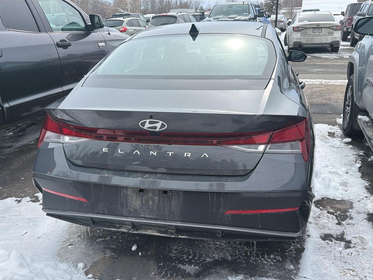 2024 Hyundai Elantra SE