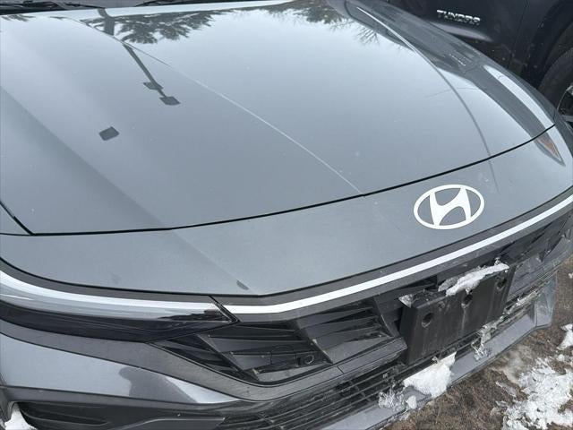 2024 Hyundai Elantra SE