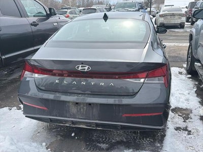 2024 Hyundai Elantra SE