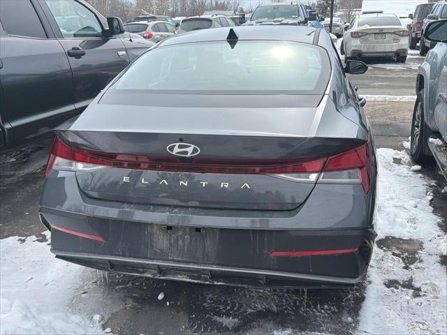 2024 Hyundai Elantra SE