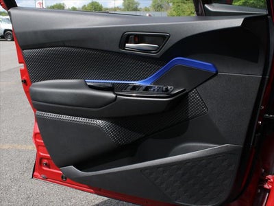 2022 Toyota C-HR XLE