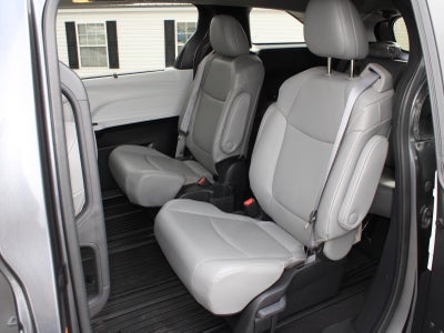 2025 Toyota Sienna LE