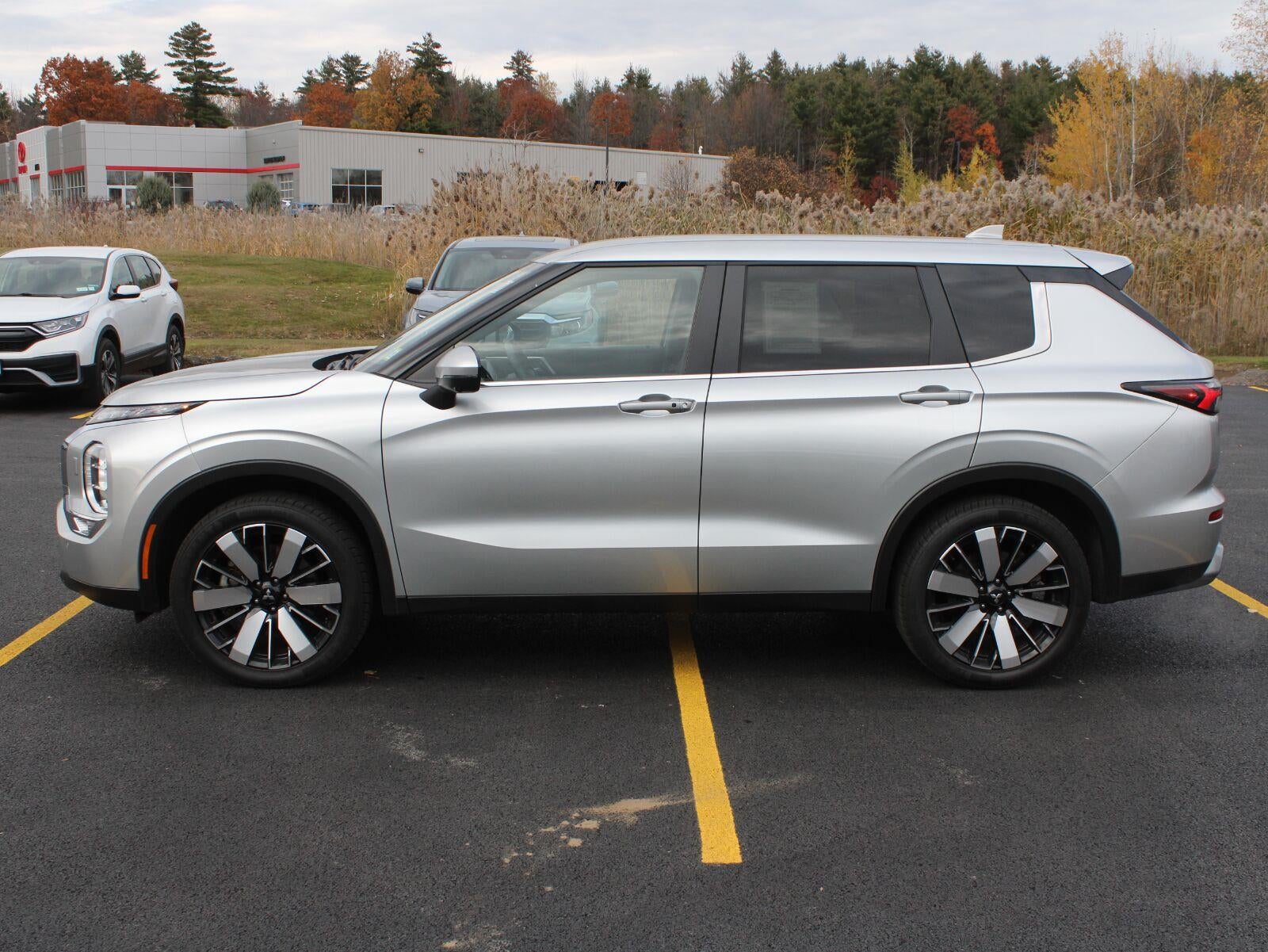 2025 Mitsubishi Outlander SE
