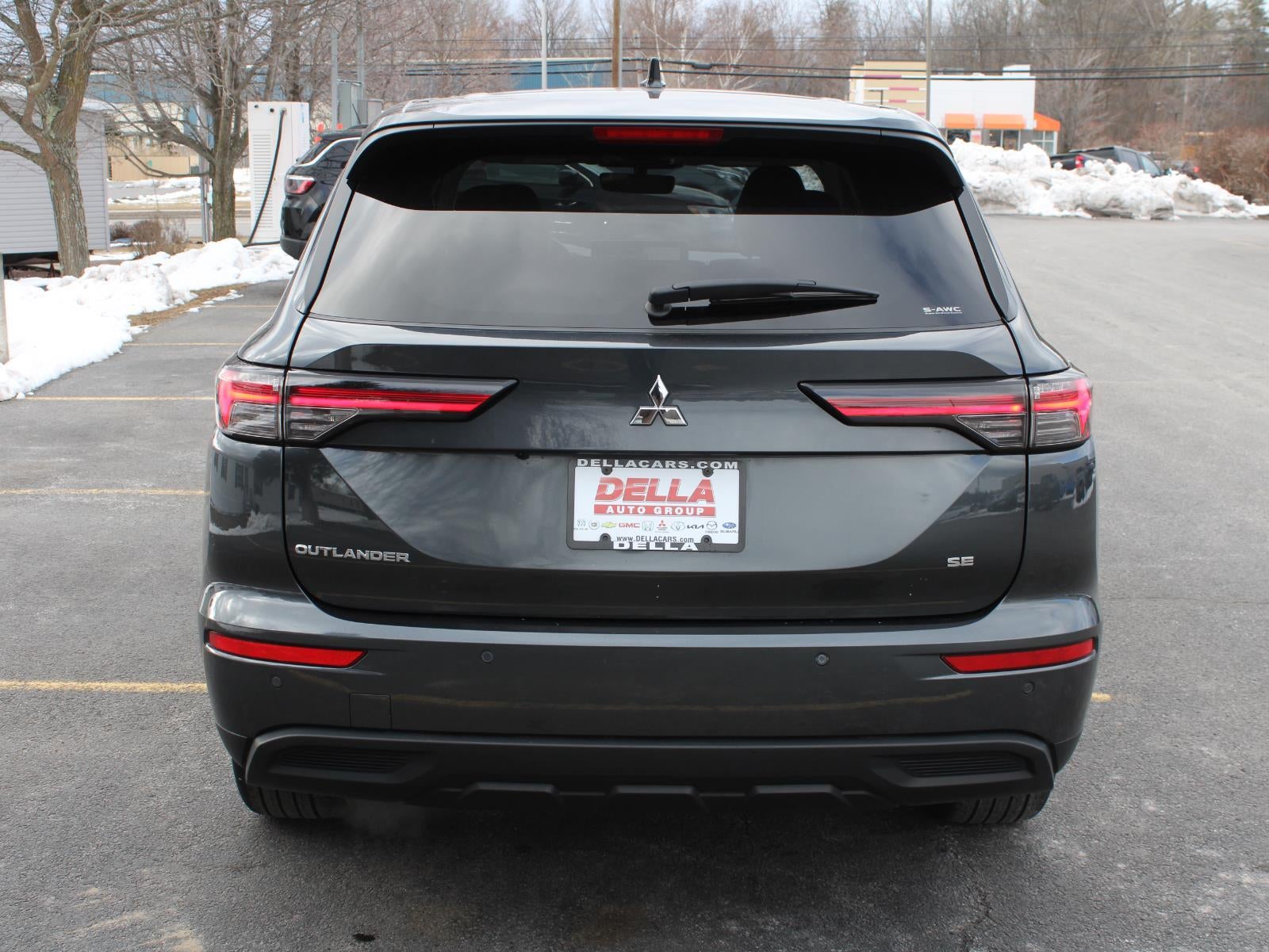 2025 Mitsubishi Outlander SE