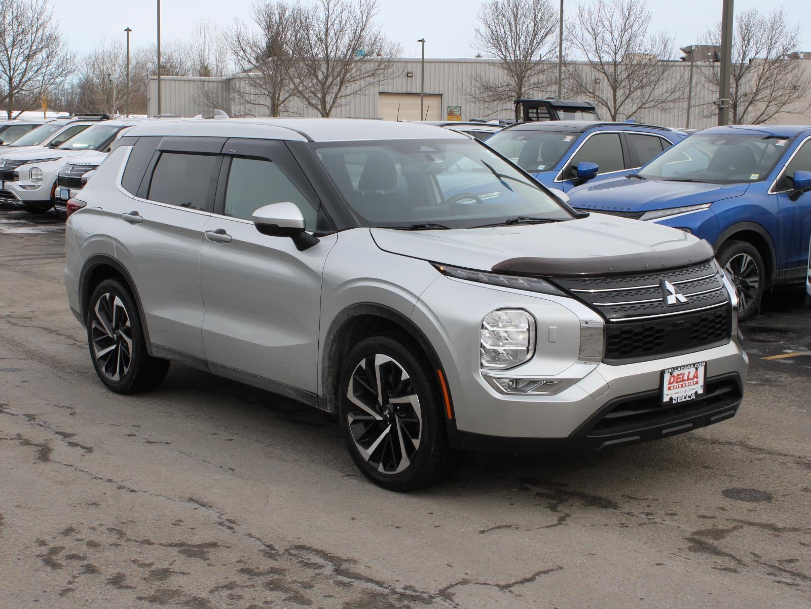 2022 Mitsubishi Outlander ES