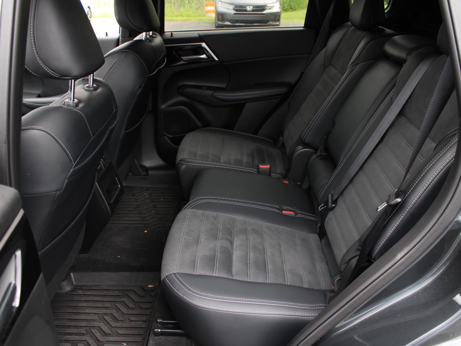 2024 Mitsubishi Outlander SE Black Edition