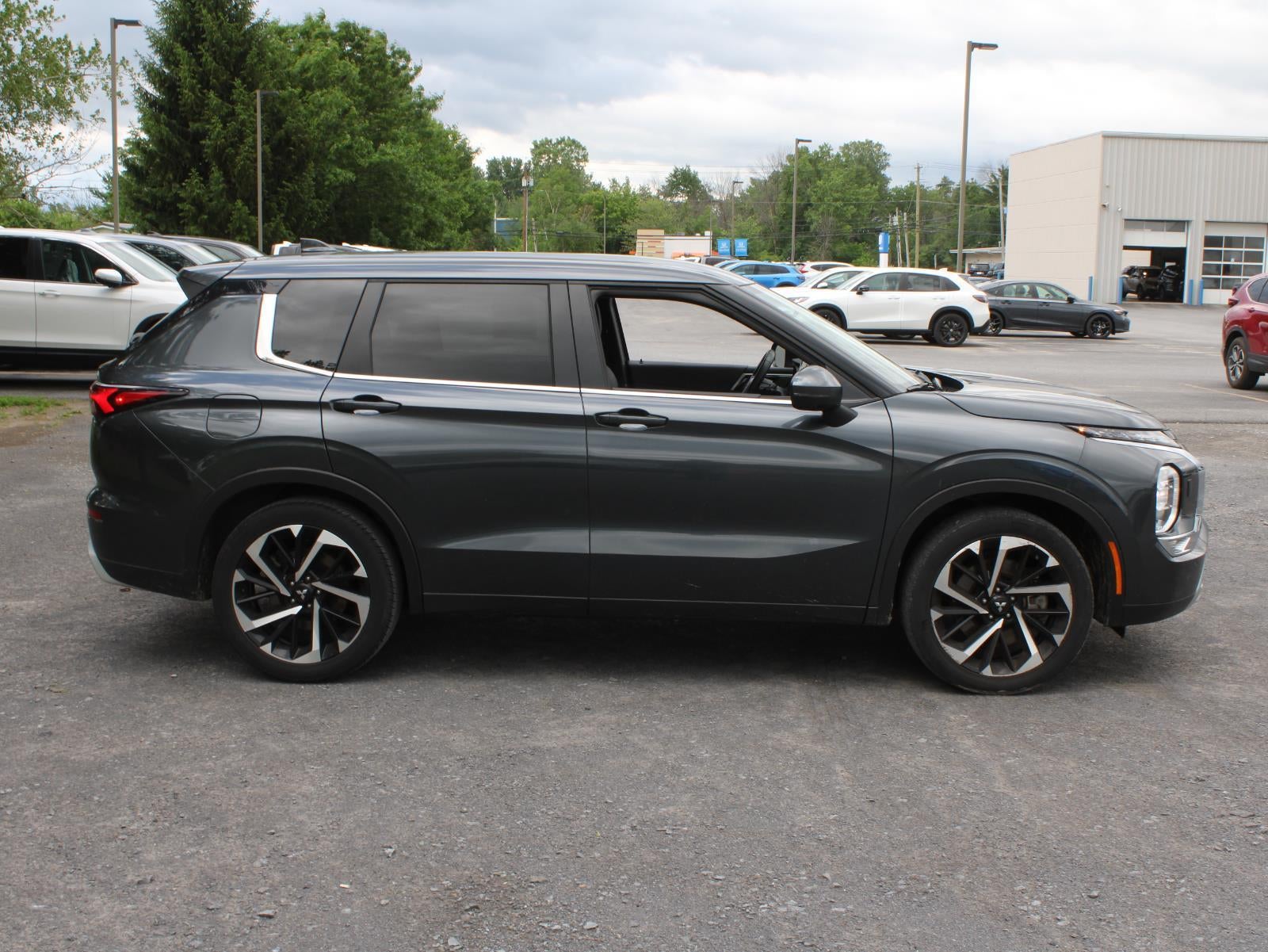 2024 Mitsubishi Outlander SE Black Edition