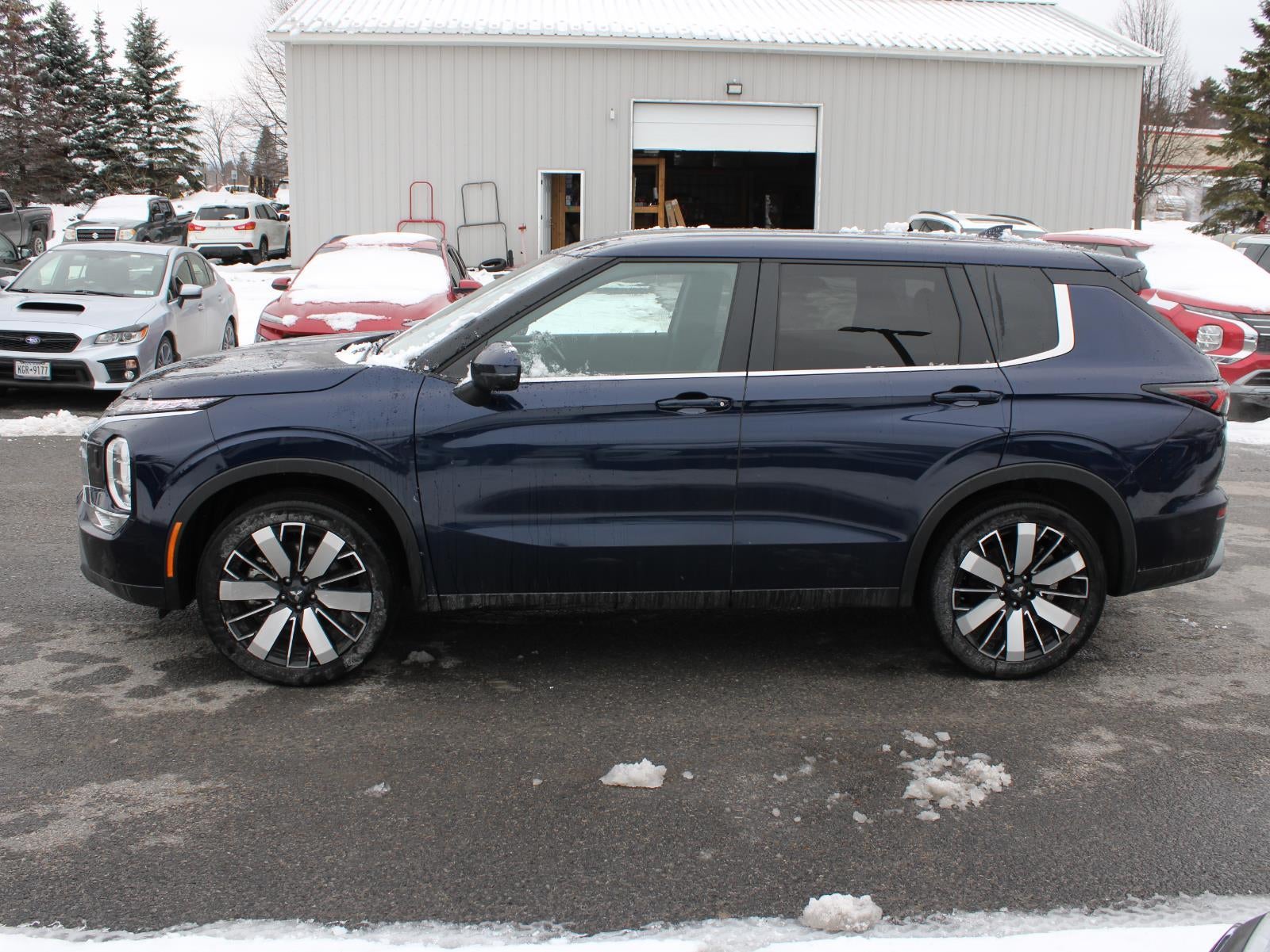 2025 Mitsubishi Outlander SE