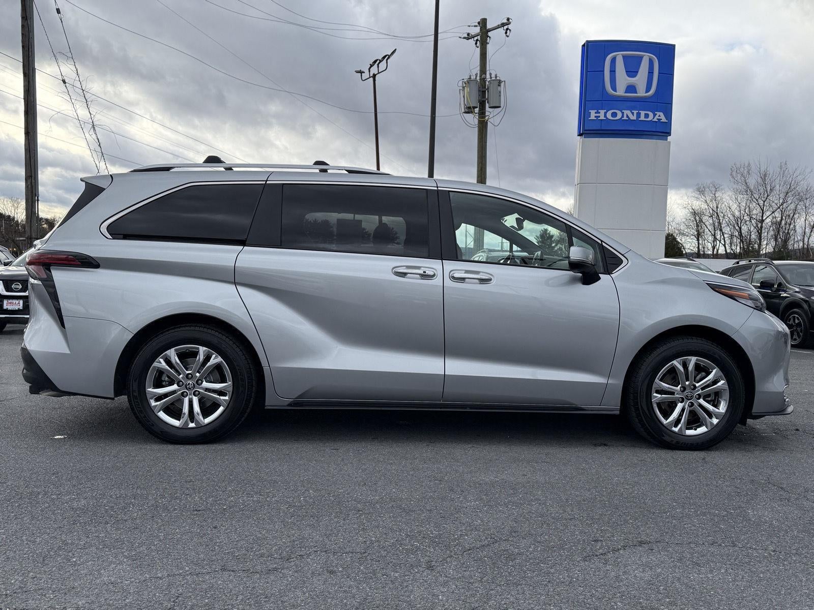 2022 Toyota Sienna Platinum