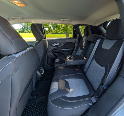2016 Jeep Cherokee Sport