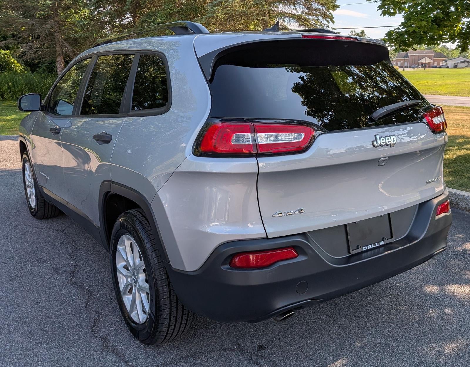 2016 Jeep Cherokee Sport