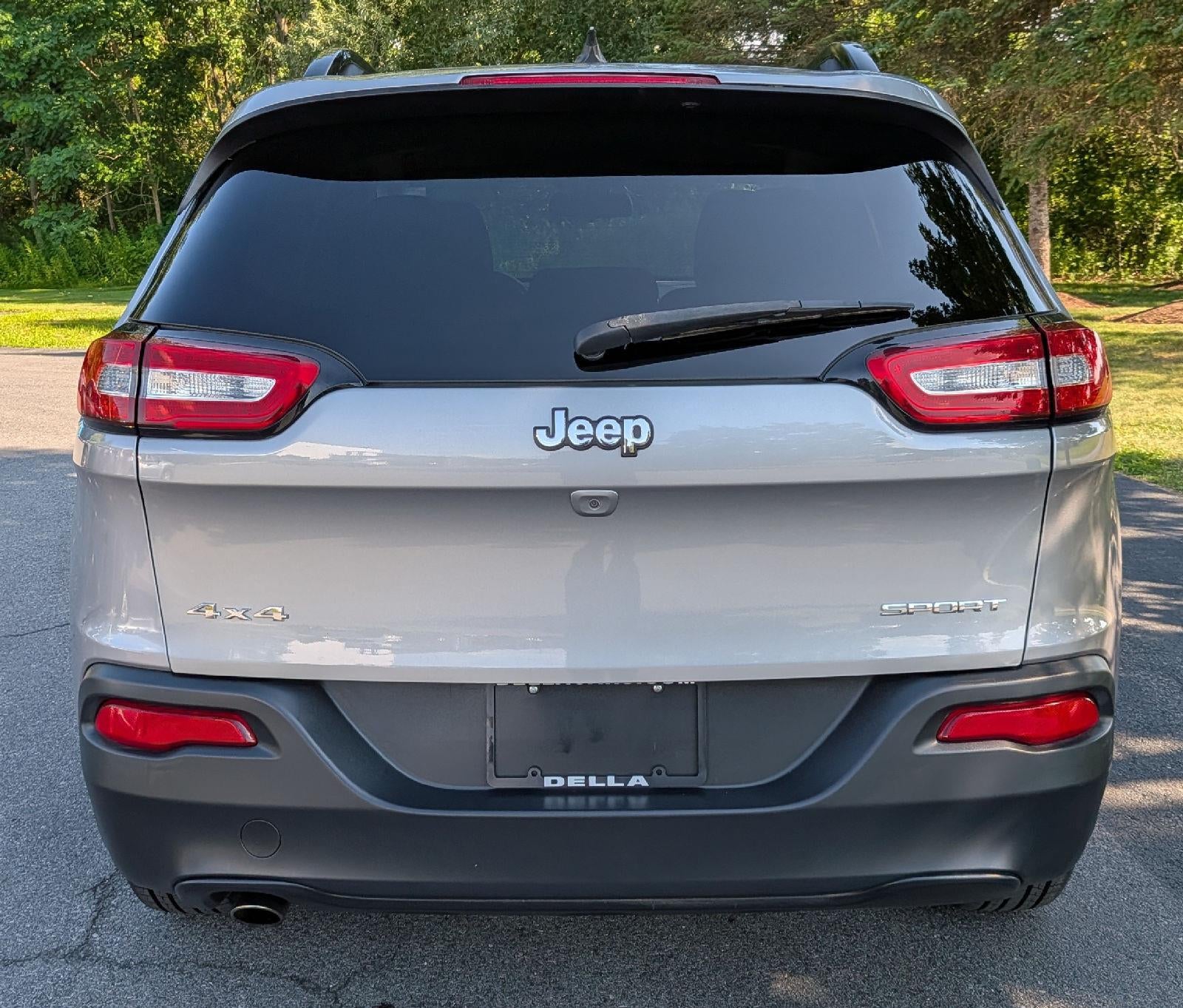 2016 Jeep Cherokee Sport