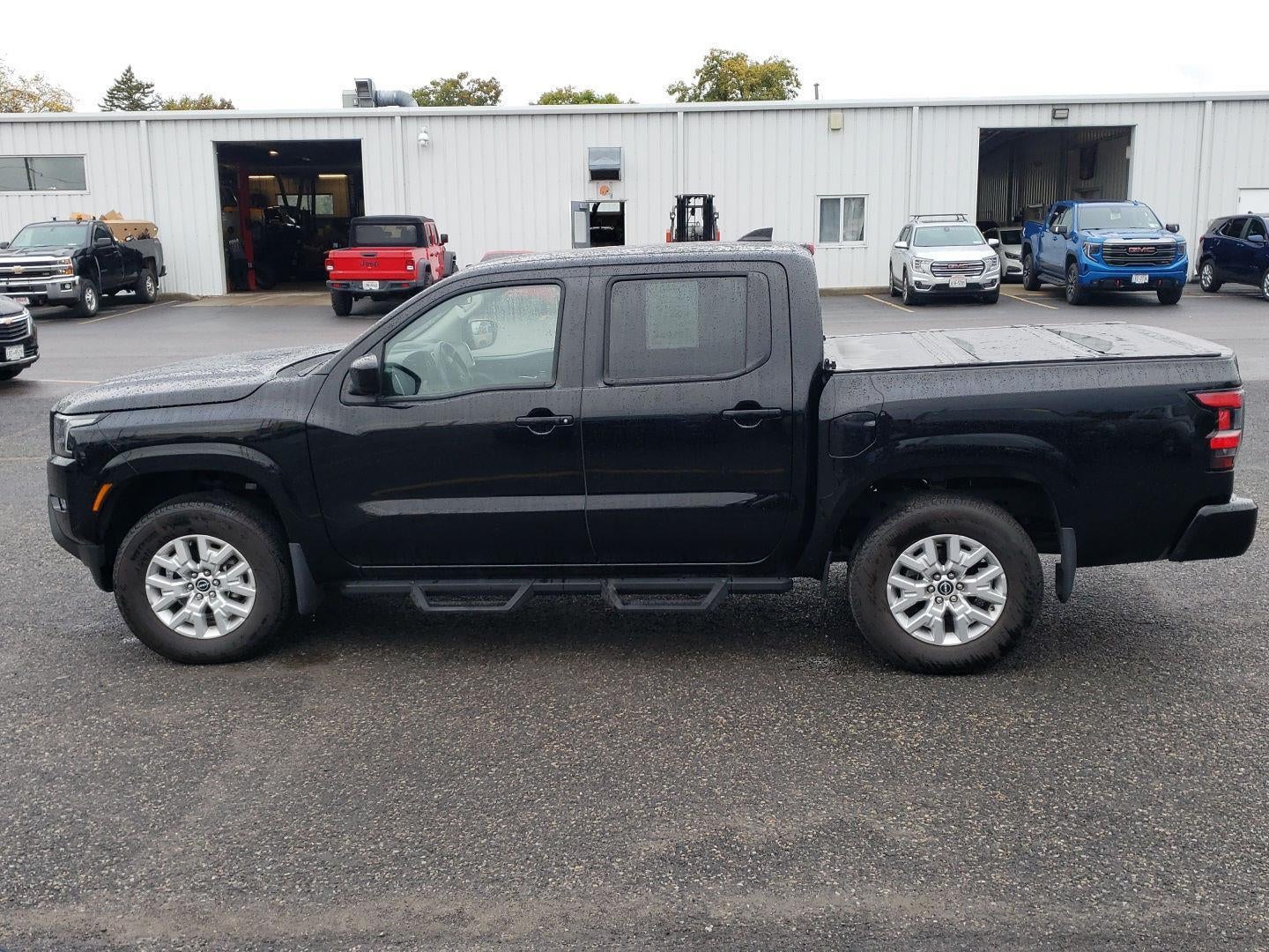 2024 Nissan Frontier SV