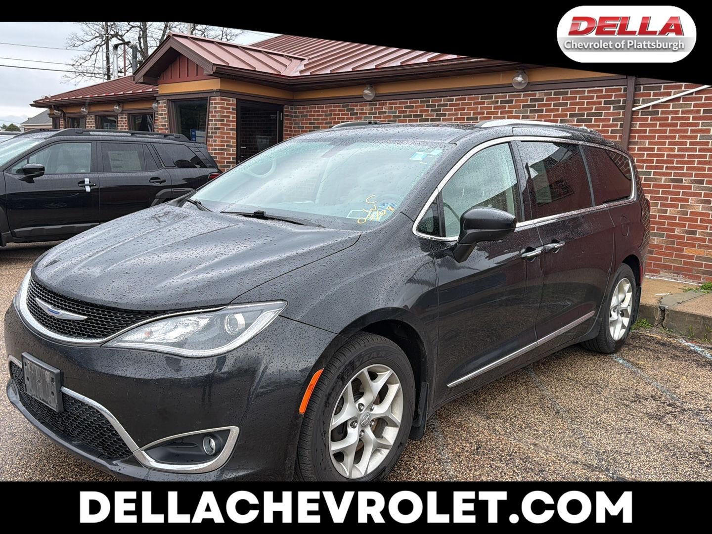2018 Chrysler Pacifica Touring L's photo