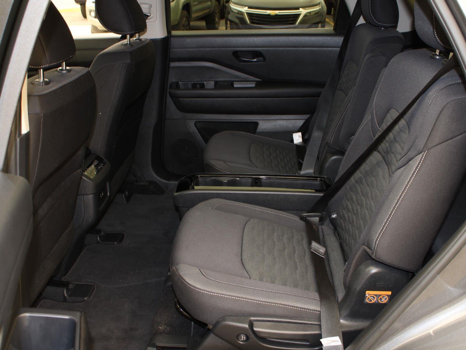 2025 Nissan Pathfinder SV 4WD