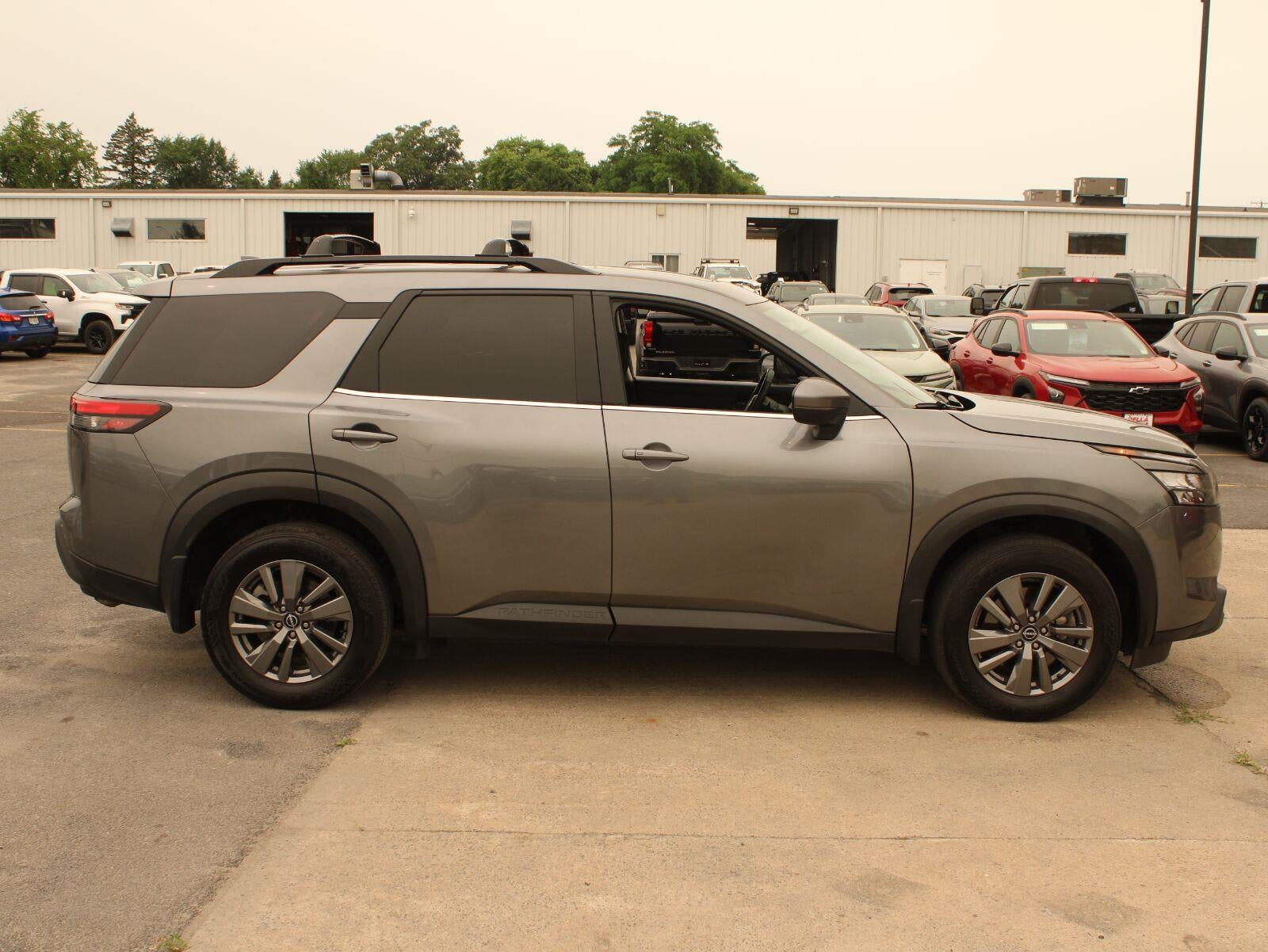 2025 Nissan Pathfinder SV 4WD