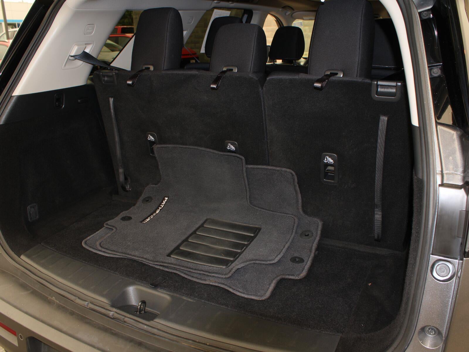 2025 Nissan Pathfinder SV 4WD